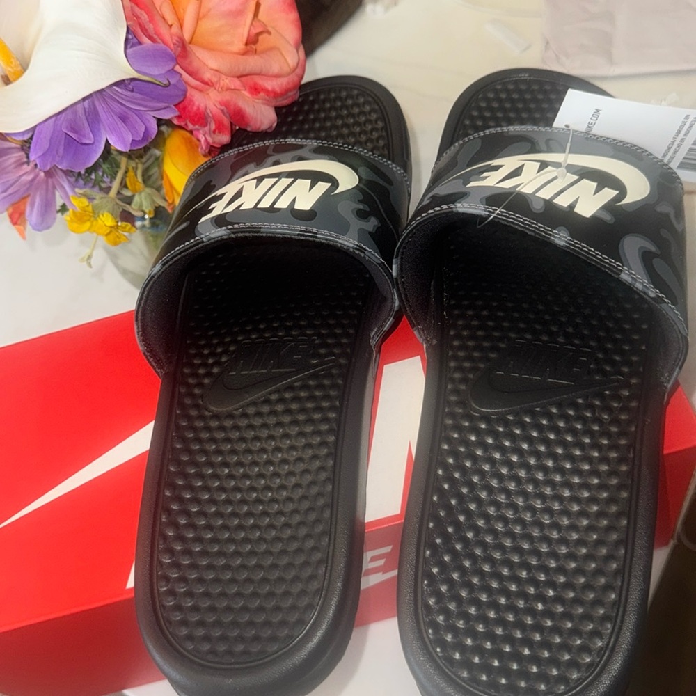 Nike Men’s BENASSI JDI PRINT
631261 013
black/summer white - Picture 3 of 5
